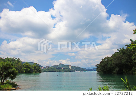 Sun Moon Lake 32727212