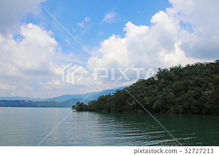 Sun Moon Lake 32727213