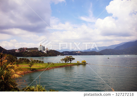 Sun Moon Lake 32727218