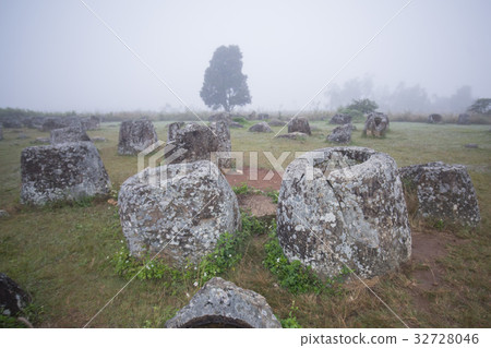 LAO PHONSAVAN PLAIN OF JARS LAO PHONSAVAN PLAIN OF JARS 32728046