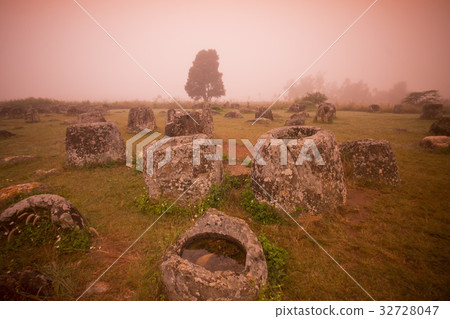 LAO PHONSAVAN PLAIN OF JARS LAO PHONSAVAN PLAIN OF JARS 32728047