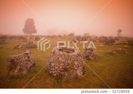 LAO PHONSAVAN PLAIN OF JARS LAO PHONSAVAN PLAIN OF JARS 32728056