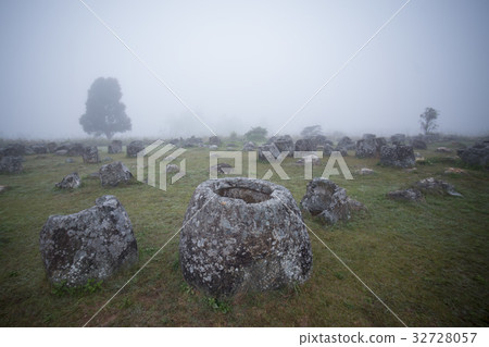LAO PHONSAVAN PLAIN OF JARS 32728057