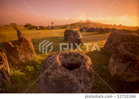 LAO PHONSAVAN PLAIN OF JARS 32728166
