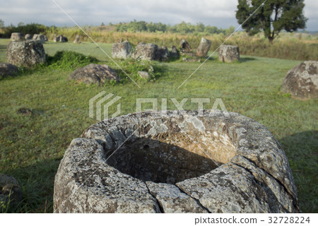 LAO PHONSAVAN PLAIN OF JARS 32728224
