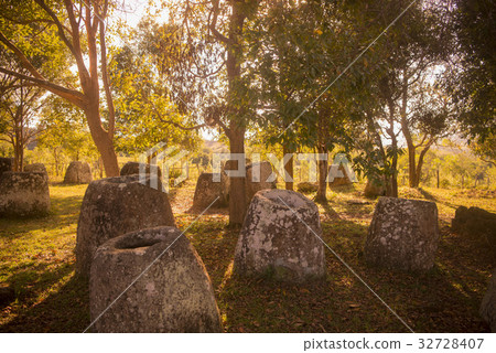 LAO PHONSAVAN PLAIN OF JARS 32728407