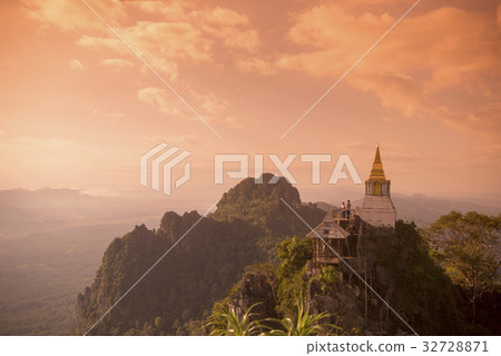 THAILAND LAMPANG WAT PRAJOMKLAO RACHANUSORN THAILAND LAMPANG WAT PRAJOMKLAO RACHANUSORN 32728871