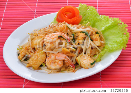 Pad thai shrimp is noodle food Thai Style. 32729356