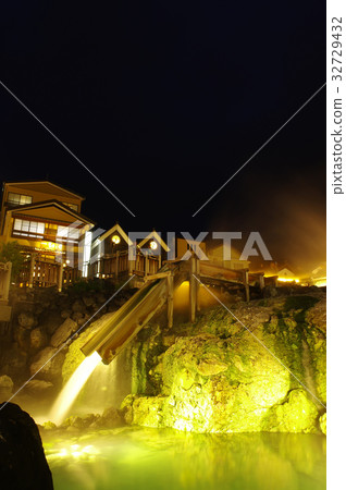 Yubata at Kusatsu Onsen (night view) 32729432