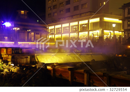 Yubata at Kusatsu Onsen (night view) Yubata at Kusatsu Onsen (night view) 32729554
