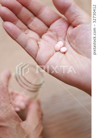 內科（松鼠維生素補充營養素高級臉部無身體部分女性形象） 32730412
