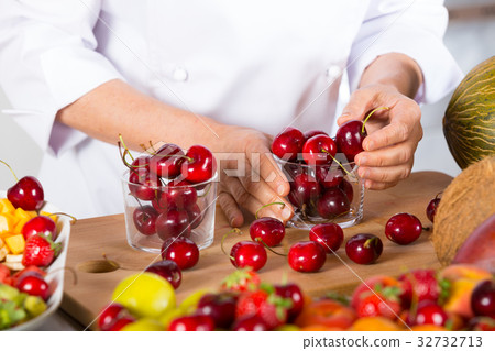 Chef with fruits Chef with fruits 32732713