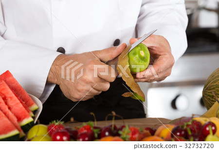 Chef with fruits Chef with fruits 32732720