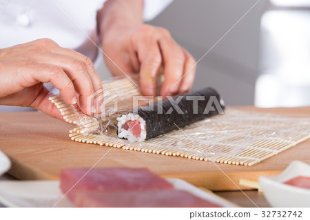 Chef preparing sushi Chef preparing sushi 32732742