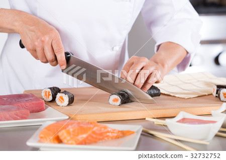 Chef preparing sushi 32732752