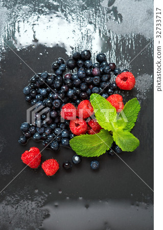 Fresh washed raspberries, blueberries, mint leaves Fresh washed raspberries, blueberries, mint leaves 32733717