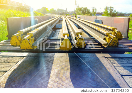 Railhead elements. The rail lash Railhead elements. The rail lash 32734290