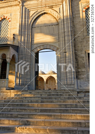 Mosque entrance Mosque entrance 32736504