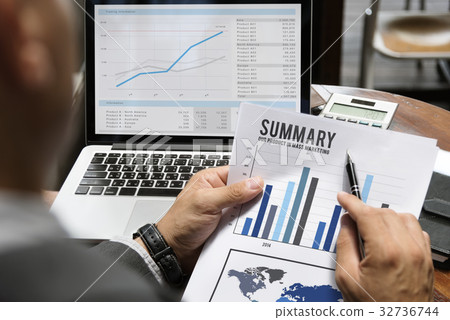 Data Management Perfomance Graph Concept 32736744