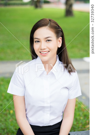 a beautiful schoolgirl is looking at camera and smiling 32739340