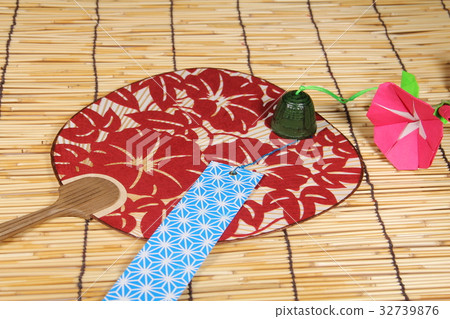 Fans, wind chimes and morning glory origami 32739876