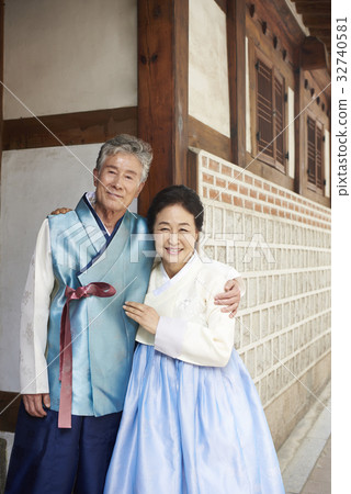 Elderly couple, family, Chuseok 32740581