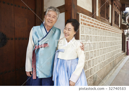 Elderly couple, family, Chuseok 32740583
