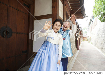 Elderly couple, family, Chuseok 32740608