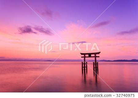 Lake Biwa Morning glow 32740975