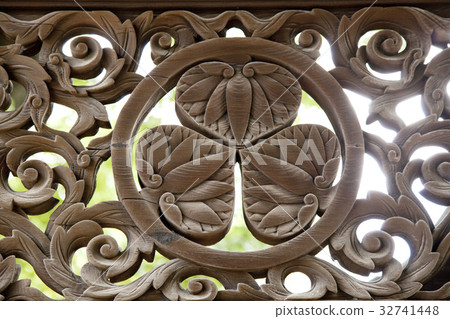 Crest 32741448