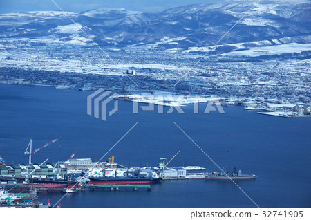 Hakodate Port and the escort ship Hakodate Port and the escort ship 32741905