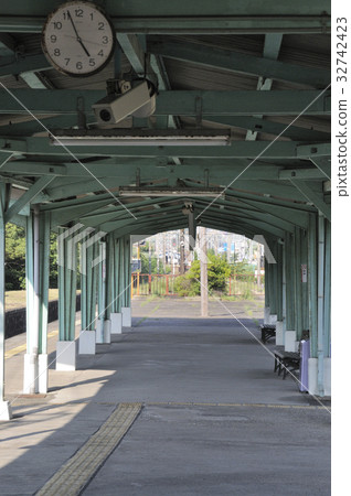 Unmanned station 32742423