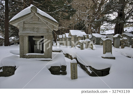 The very winter of Matsumae and Matsumae Kinshu Matsumae House Tomb The very winter of Matsumae and Matsumae Kinshu Matsumae House Tomb 32743139