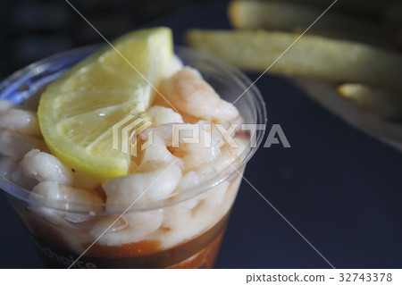 Shrimp cocktail 32743378