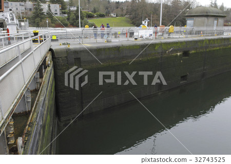 Chittenden Lock 32743525