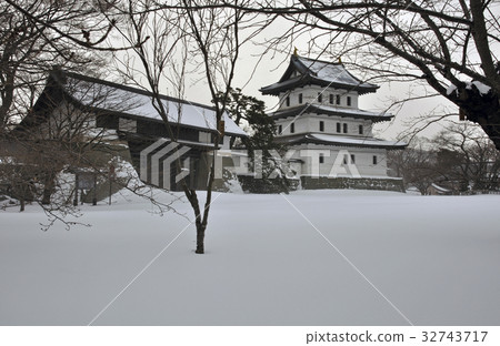 The very winter of Matsumae and Matsumae castle tower The very winter of Matsumae and Matsumae castle tower 32743717