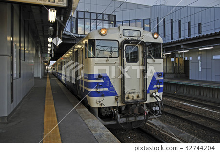 Railroad JR East · Gono Line Normal Train 32744204