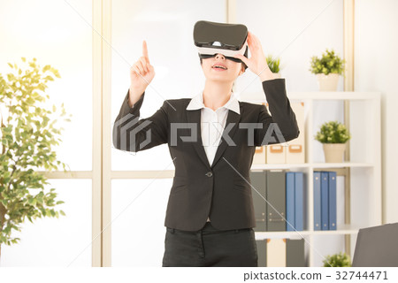 asian businesswoman point pressing touch screen asian businesswoman point pressing touch screen 32744471