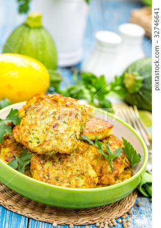 zucchini pancakes 32746641