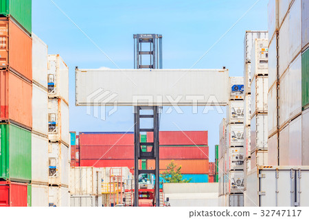 Forklift truck lifting cargo container in shipping 32747117