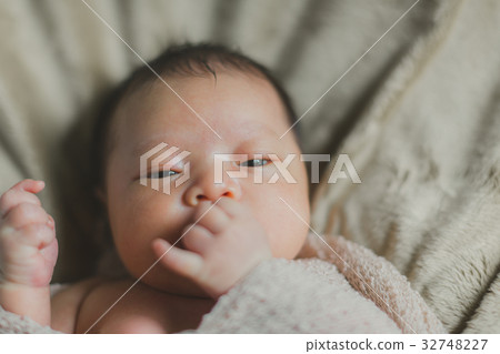 baby, infant, sprawl 32748227