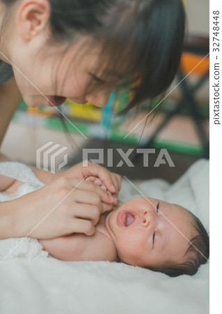 baby, infant, mother and child 32748448