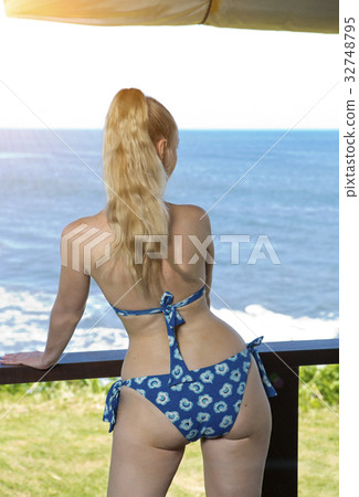 young woman with a slender waist and wide hips in  32748795