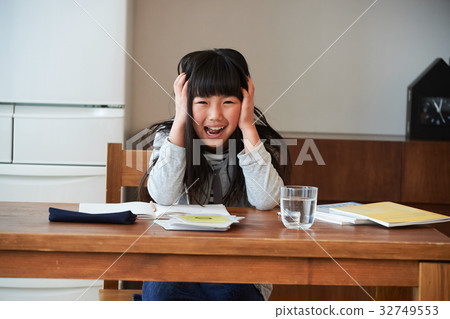 Home learning girl holding head 32749553