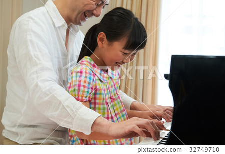 Piano lessons Piano lessons 32749710