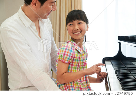 Piano lessons 32749790