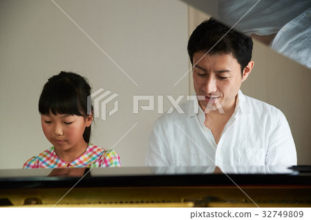 Piano lessons Piano lessons 32749809