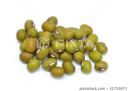 Pile of raw green mung beans Pile of raw green mung beans 32750973