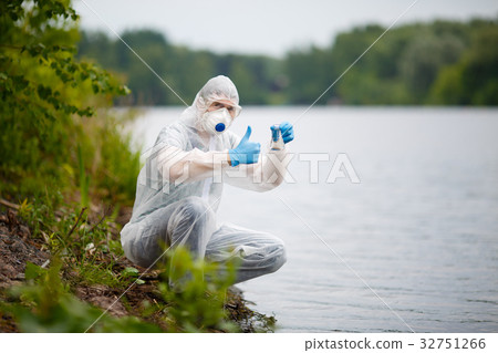 Ecologist in respirator with bulb Ecologist in respirator with bulb 32751266