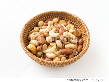 Mixed nuts snack 32751399